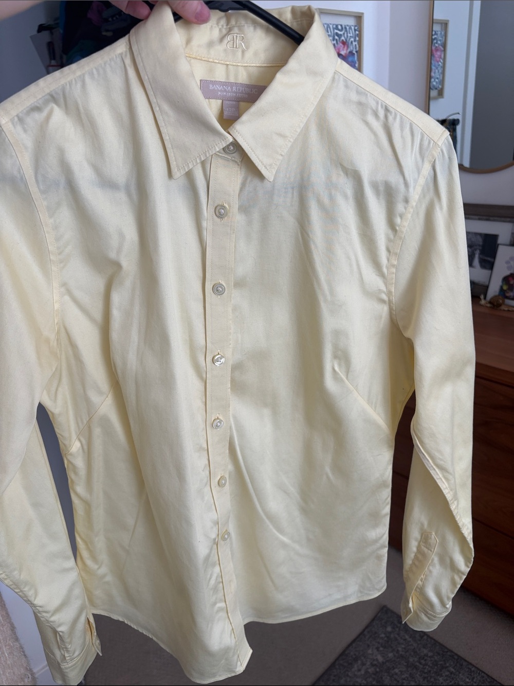 Banana Republic non iron fitter Classic women’s yellow Button-Down Shirt